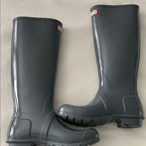 Unworn Hunter tall boots in grey.